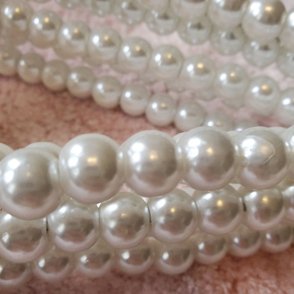 Faux Pearl clothes hangers with white bows, NWT by Concepts - Picture 3 of 8